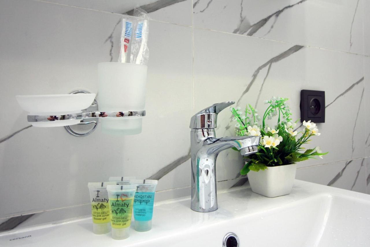 Cozy Studio In The Best Area! 3 Almaty Ngoại thất bức ảnh